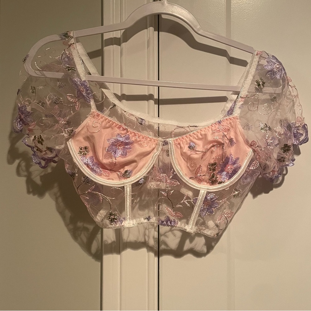 Pink Floral Embroidery Puff Sleeve Sweetheart Neck Top - Picture 2 of 10